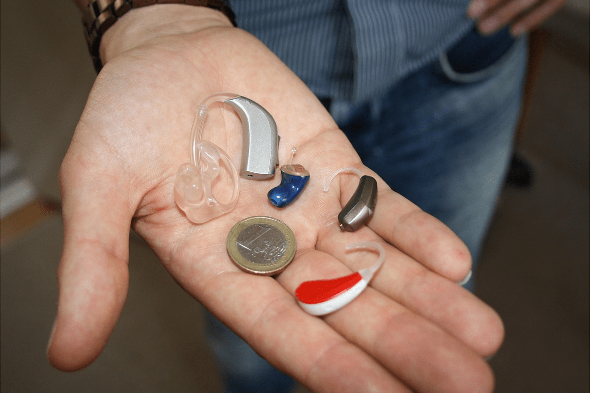 Pros and Cons of Hearing Aids with Rechargeable Batteries