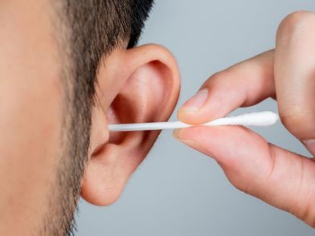 Crackling in Ears: Causes, Treatments, and All You Need to Know